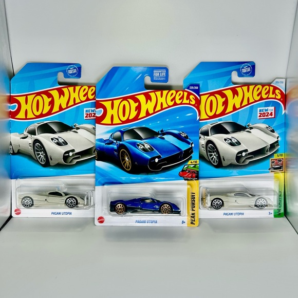 Hot Wheels Pagani Lot of 3x - Pagani Utopia White 2x & Blue 205/250 New For 2025